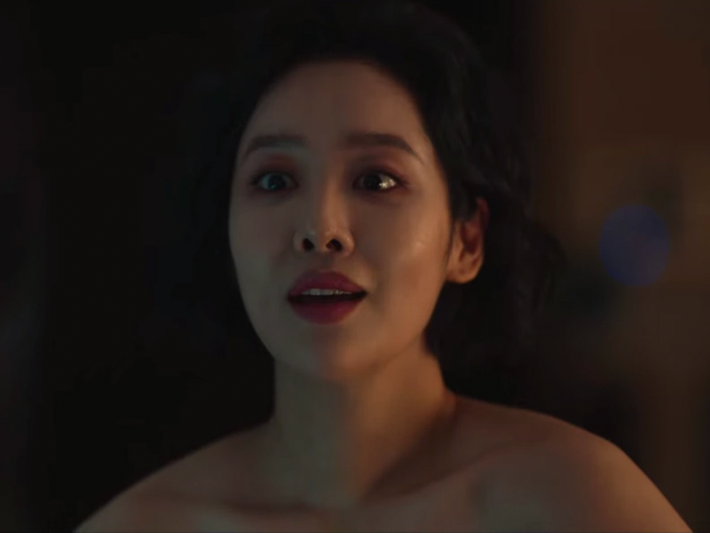 Trong phần 2 bộ phim "The Glory" có Song Hye Kyo vừa lên sóng, Cha Joo Young bán nude. Ảnh: KBizoom