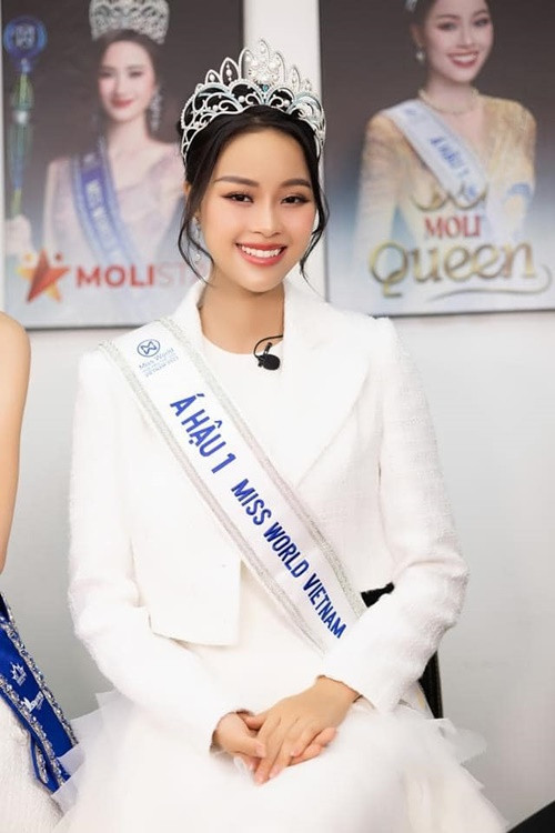 Sau khi trở thành á hậu, Đào Thị Hiền dành toàn bộ số tiền thưởng để làm từ thiện, trong đó một phần sẽ giúp bệnh nhi chạy thận nhân tạo tại bệnh viện Nhi đồng 2, các em nhỏ khó khăn thuộc chương trình Cặp lá yêu thương của VTV và một số hoàn cảnh khó khăn trên mọi miền tổ quốc. Ảnh: FBNV.