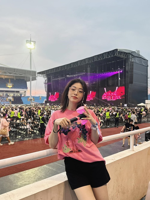Á hậu Phương Nga xem cả hai buổi biểu diễn của BlackPink.