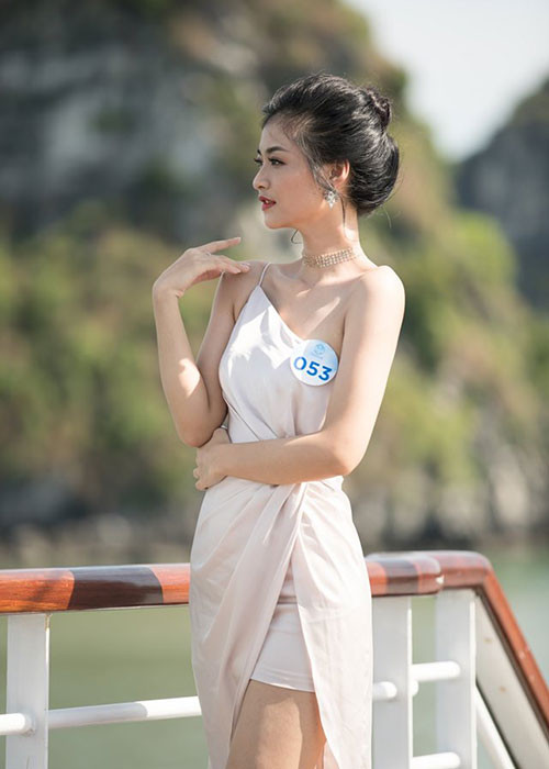 Một số khán giả nhận xét hình thể của Kiều Loan khá gầy.