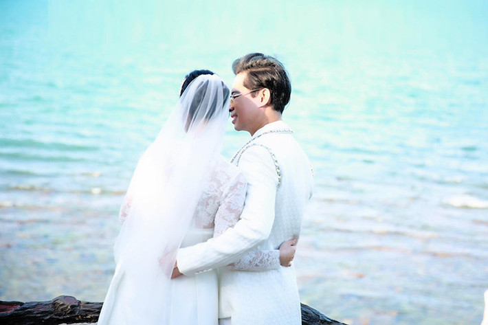 "Nếu Ngọc Sơn cưới vợ, đại gia đình sẽ tặng quà gì?", "ông hoàng nhạc sến" còn úp mở tâm sự.