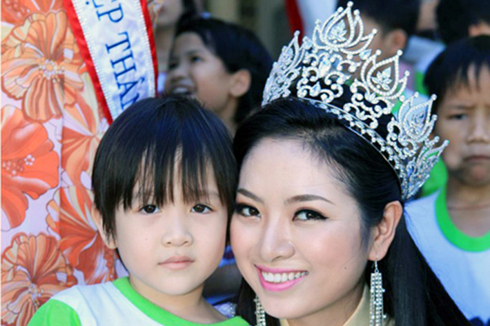 Theo Vietnamnet, đối diện tin đồn, Hoa hậu Ngọc Anh không né tránh sự việc. Cô cho rằng có người bịa chuyện để hãm hại mình. Người đẹp còn bày tỏ, cô không dại vi phạm pháp luật và muốn đòi lại danh dự của mình. Ảnh: Vietnamnet