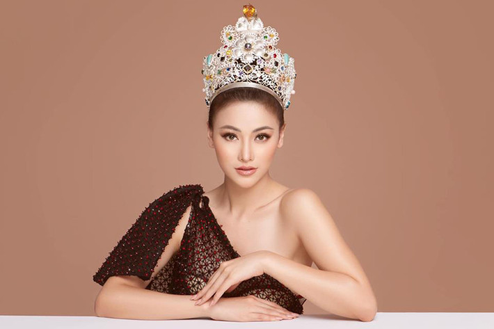 Dù lên tiếng phủ nhận nhưng Phương Khánh vẫn bị tin đồn mua giải bủa vây khiến cô phải bật khóc lên tiếng phân trần một lần nữa. Phương Khánh nói cô không hề mua giải, tất cả cô có được ngày hôm nay là nhờ vào cố gắng của bản thân và ủng hộ từ gia đình.