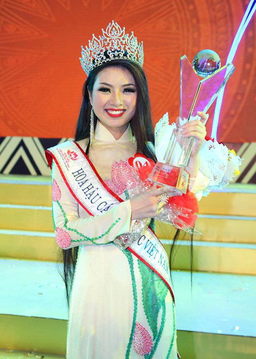 Hoa hậu các dân tộc Việt Nam 2013 Nguyễn Thị Ngọc Anh từng dính tin đồn mua giải 1,5 tỷ đồng và qua đêm với con trai 15 tuổi của Phó trưởng ban tổ chức cuộc thi - bà Đoàn Thị Kim Hồng. Ảnh: Đất Việt