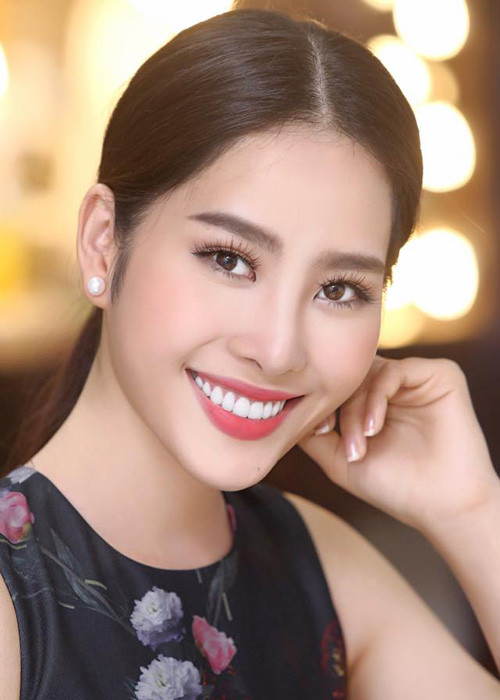 Không chỉ lấn sân đi hát, Nam Em còn đam mê diễn xuất. Được biết, người đẹp gốc Tiền Giang chính thức tham gia hai bộ phim "Hồ sơ lửa" và "Lô tô". (Ảnh: FBNV)