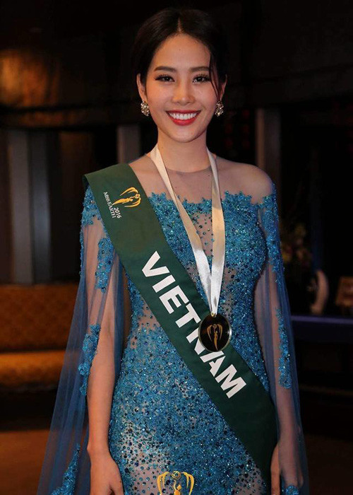 Sau cuộc thi Hoa hậu Hoàn vũ Việt Nam 2015, Nam Em vẫn giữ tinh thần thi thố rất cao. Vào cuối năm 2016, cô đại diện Việt Nam tham gia cuộc thi Hoa hậu Trái đất. (Ảnh: Hoa hậu Trái đất)