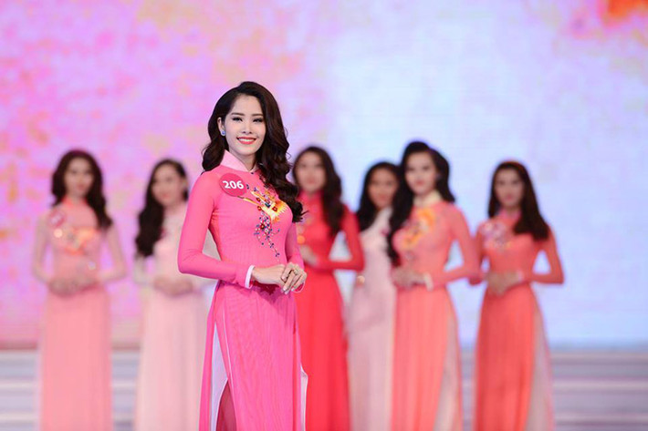 Tại cuộc thi Hoa hậu Hoàn vũ Việt Nam 2015, người đẹp gốc Tiền Giang tuy dừng chân ở top 10 chung cuộc nhưng đã để lại nhiều dấu ấn. (Ảnh: Đời sống pháp luật)
