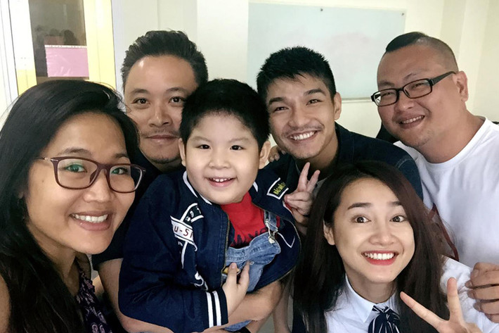 Cường Seven lại không có nhiều kinh nghiệm diễn xuất nhưng vẫn được chọn vì đạo diễn Victor Vũ thường quyết định dựa vào yếu tố hợp vai hơn là sự nổi tiếng. Nhiều người dự đoán Nhã Phương và Cường Seven sẽ là cặp đôi gây sốt màn ảnh Việt năm 2017. (Ảnh: FBNV)
