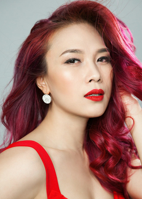 Sinh năm 1981, tuổi Tân Dậu, Mỹ Tâm là ngôi sao hạng A của showbiz Việt. Ở tuổi 36, cô vẫn giữ được vẻ trẻ trung, xinh đẹp. Mỹ Tâm cũng rất tài năng khi có thể hát ngọt mọi thể loại nhạc. (Ảnh: FBNV)