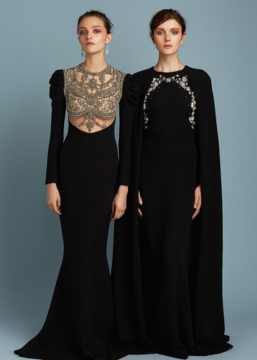Theo Lý Quí Khánh, ở mẫu thiết kế nằm trong bộ sưu tập Pre-Fall được giới thiệu vào đầu tháng 1 năm nay, Reem Acra đã "đạo" phần hoa văn được ráp từ các tinh thể pha lê trước ngực. (Ảnh: Khám Phá)