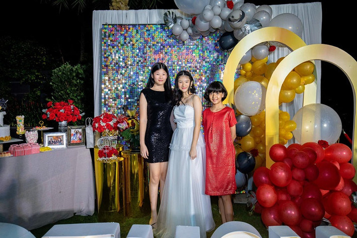 An Như và chị gái An Nhiên có mối quan hệ thân thiết với các ái nữ, quý tử nhà Trương Ngọc Ánh, Chi Bảo.
