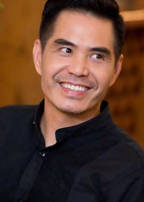 Trung Dũng sống kín tiếng. Năm 2014, nam diễn viên lần đầu tiết lộ có vợ và con 8 tuổi ở Mỹ. Vợ Trung Dũng là fan của anh và chuyện có con là ngoài ý muốn. Mỗi năm nam diễn viên qua Mỹ hai lần cùng vợ con. Tuy nhiên, đến năm 2016, trong một cuộc phỏng vấn với Vietnamnet, anh thừa nhận đã ly hôn hơn 1 năm. Ảnh: FBNV