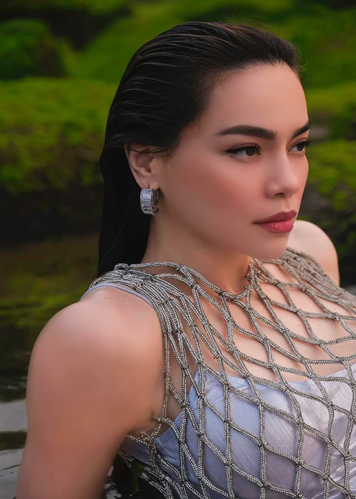 Hồ Ngọc Hà vừa tung MV "Lời nói dối ngọc ngà". Đầu tháng 6 tới, cô tổ chức liveshow “Love songs – Love Vietnam” tại Đà Nẵng.