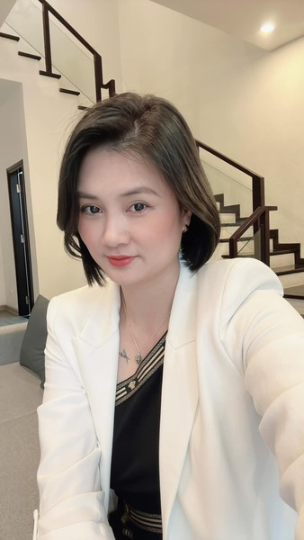 Sau gần 20 năm, cựu phụ công nổi tiếng của CLB Bộ Tư lệnh Thông tin và đội tuyển bóng chuyền nữ quốc gia vẫn rất xinh đẹp và trẻ trung.
