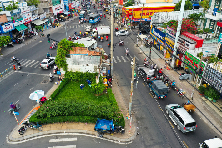 Chính quyền quận Tân Phú đã làm việc với chủ nhân căn nhà 845A Âu Cơ nhiều lần nhưng chưa thống nhất được phương án bồi thường.