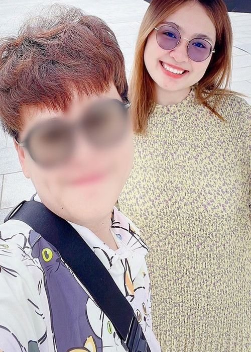 Giữa lùm xùm bất hòa với gia đình, Thiện Nhân được người yêu N.T đưa đi du lịch Hàn Quốc. Mới đây, nữ ca sĩ cập nhật hình ảnh bên người tình đồng giới đồng thời nhắn nhủ nửa kia: "Có anh bên đời bỗng vui".