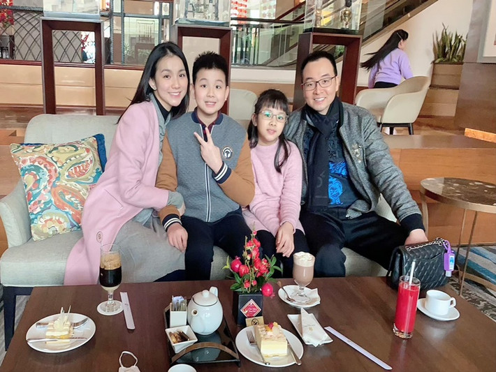 Đến nay, vợ chồng nàng á hậu có hai con chung.