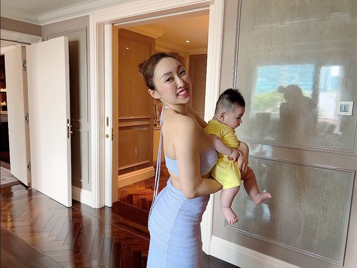 Cô chụp ảnh cùng con trai để kỷ niệm giảm 15kg.