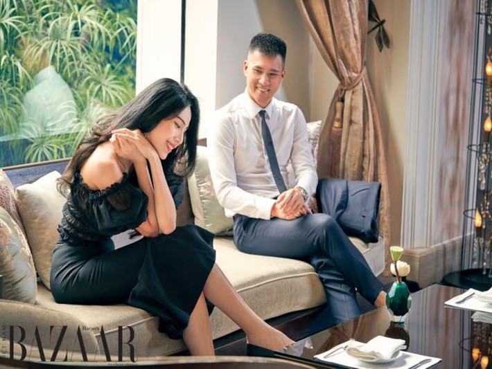 Đi kèm dòng tâm sự, Thủy Tiên đăng tải bài viết về việc Công Vinh trêu đùa, đòi ký đơn ly hôn. Cụ thể, trong chương trình “Sao hỏa sao kim”, khi Thủy Tiên kể về mối tình gà bông, Công Vinh xin một tờ giấy và cái bút để vợ ký vào đơn ly hôn. Lập tức, Thủy Tiên chữa cháy: “Chồng em nói vậy chứ không biết ghen là gì đâu”.