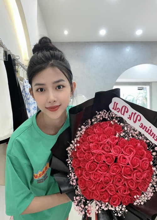 Theo Khánh Vy, lúc chưa cưới, bản thân nghe nhiều tin đồn về đời sống hôn nhân nên đôi chút hoang mang. Tuy nhiên, sau khi lấy chồng, cô không thấy thế. Vợ chồng Phan Mạnh Quỳnh thỉnh thoảng có bất đồng trong quan điểm sống nhưng thường ngồi lại giải quyết, cùng gỡ rối.