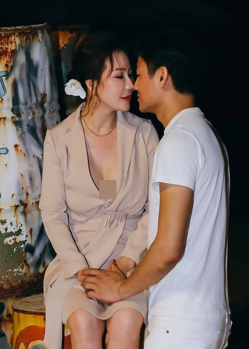 2 năm trước, Quý Bình và Ngọc Tiền tổ chức hôn lễ sau vài năm hẹn hò bí mật. Trước khi đến với nam diễn viên phim “Cá rô anh yêu em”, Ngọc Tiền có hai con riêng.