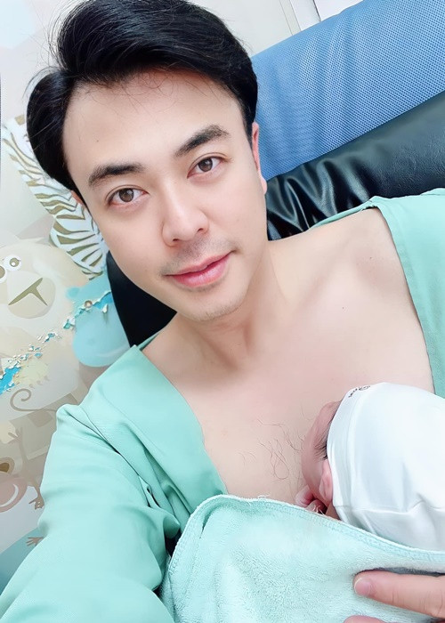 Trên trang cá nhân, MC Tuấn Tú vừa thông báo bà xã Thanh Huyền đã sinh con thứ 2.