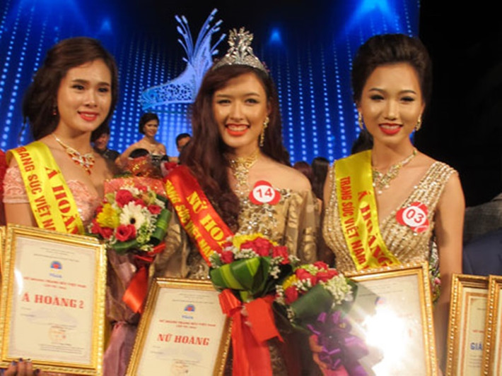Ban tổ chức Nữ hoàng trang sức 2019 cho biết, việc không trình diễn bikini trên sân khấu là xu hướng mà các sân chơi sắc đẹp lớn trên thế giới đang hướng tới. Vì vậy, đơn vị quyết định tiên phong trong việc bỏ thi bikini cũng như để giảm tải sự gợi cảm quá mức trên sân khấu. Ảnh: Hà Nội mới