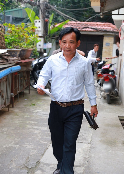 Quang Tèo xuất thân trong một gia đình nông thôn tại Hà Nội. Theo Tiền Phong, anh học ở Trường Cao đẳng Văn hóa nghệ thuật Quân đội (nay đã lên Đại học) từ năm 1983 đến 1986. Sau khi ra trường, anh đầu quân vào Nhà hát Kịch nói Quân đội. Ảnh: Người đưa tin