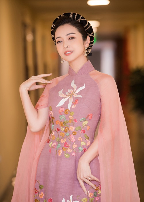 Mới đây, Jennifer Phạm đảm nhận vai trò MC chương trình phát sóng vào dịp Tết mang tên Xuân Phát Tài.