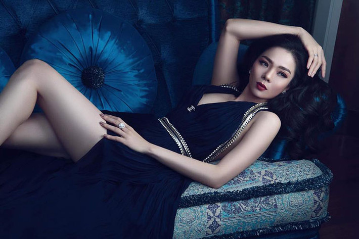 Lệ Quyên sinh năm 1981, hơn bạn thân một thời Hồ Ngọc Hà đến 3 tuổi nhưng trẻ trung, gợi cảm không kém cạnh.