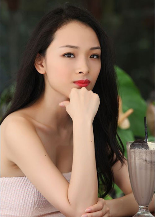 Ngày 29/6/2017, TAND TP HCM thay đổi biện pháp ngăn chặn, cho phép Phương Nga cùng người bạn Thùy Dung được tại ngoại, trả hồ sơ điều tra bổ sung. Ảnh: Dân Việt