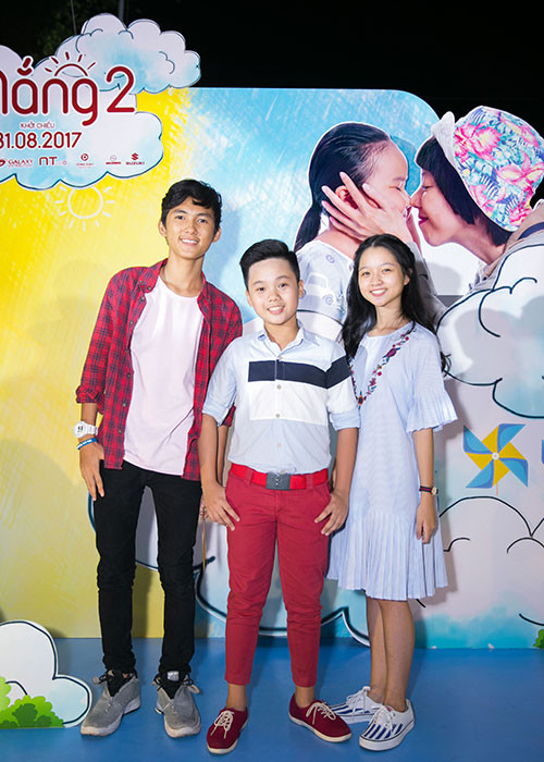 Bộ ba sao nhí "Tôi thấy hoa vàng trên cỏ xanh": Thịnh Vinh, Trọng Khang và Thanh Mỹ hội ngộ đi xem phim.