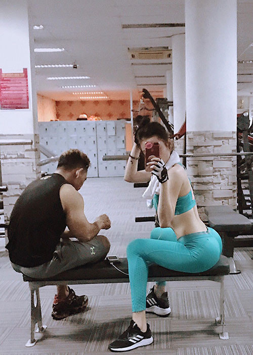 Trên trang cá nhân, Angela Phương Trinh liên tục đăng tải những khoảnh khắc phô diễn vòng 3 săn chắc, nở nang có được nhờ chăm chỉ tập gym.