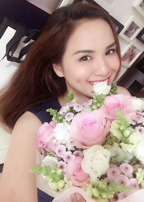Diễm Hương khoe bó hoa được con trai tặng nhân dịp sinh nhật là một trong những tin tức sao Việt trong ngày 31/8.
