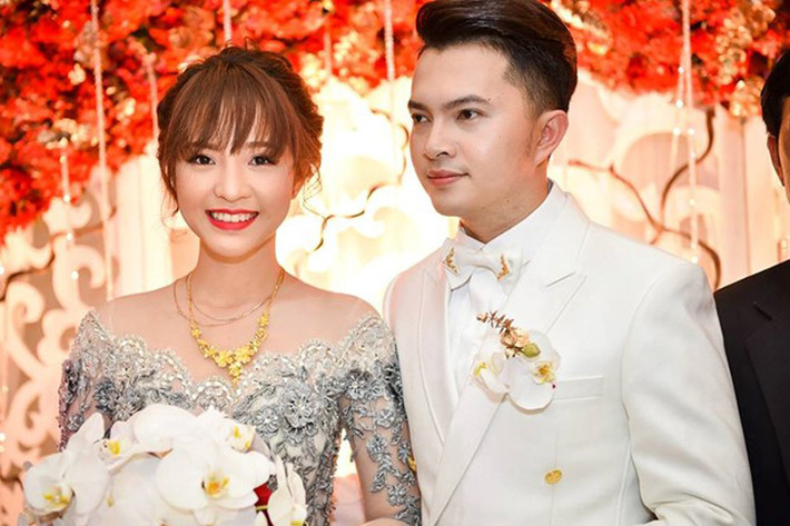 Trước đám cưới lần 3 của Chiến Thắng, hôn lễ của nam ca sĩ Nam Cường vào tháng 3/2016 cũng khiến khán giả bất ngờ. Trước đó, anh chưa từng công khai bạn gái hay chia sẻ dự định kết hôn. (Ảnh: Zing)