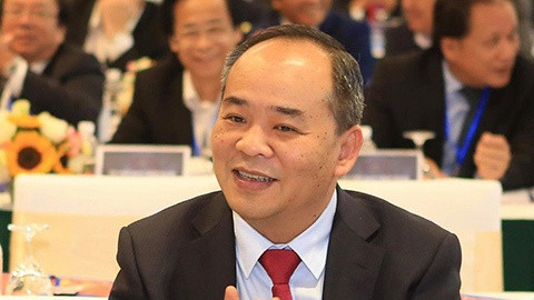 Ông Lê Khánh Hải sinh ngày 27/5/1966 tại Quảng Trị. Từ năm 1982 đến 1988, ông là học viên sĩ quan quân đội của Trường Kỹ thuật quân sự, sau công tác tại bộ Tư lệnh QK7 - TP.HCM.