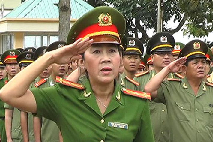 Đúng 4 năm sau, tháng 1/2018, thời điểm bà Thuận làm Phó giám đốc Công an tỉnh Đồng Nai (trực tiếp quản lý Phòng CSGT Công an tỉnh) thì để xảy ra vụ việc trung úy Nguyễn Tấn Phước (cán bộ Phòng CSGT) dùng súng bắn chết người ở nhà trọ trên địa bàn tỉnh Đồng Nai.