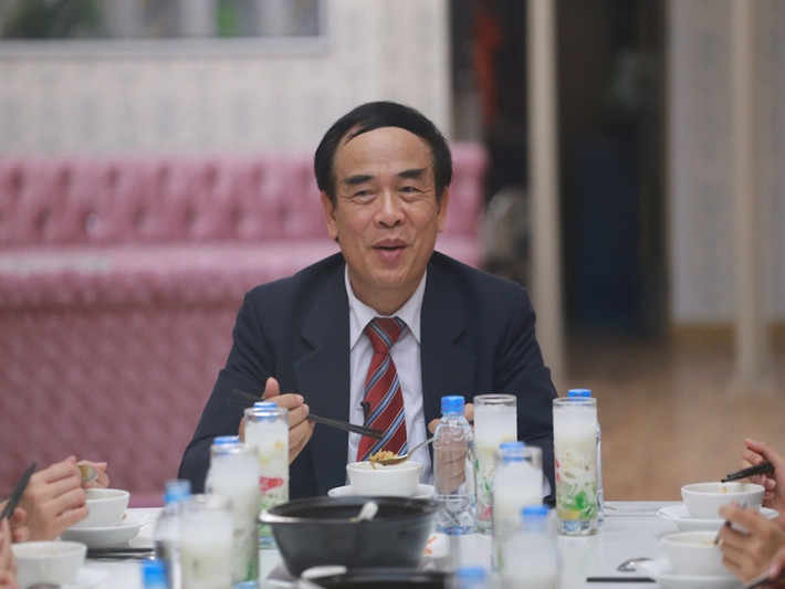 Theo Văn nghệ công an online, ông Ngô Quang Xuân kể, họ Ngô ở Nghệ An là một dòng tộc nhiều đời khoa bảng, từng làm rạng danh lịch sử một vùng quê địa linh nhân kiệt. Có lẽ trong lịch sử nước ta duy nhất chỉ có một phụ tử đồng khoa tiến sĩ đó là ông Ngô Trí Tri và con là Ngô Trí Hòa đều đậu tiến sĩ trong một khoa thi (Khoa thi năm nhâm Thìn - 1592 đời Lê Trung Hưng, lúc đó ông Ngô Trí Tri 56 tuổi và con trai ông là Ngô Trí Hòa 28 tuổi). Rồi ông Ngô Trí Hòa làm Thượng thư Bộ hộ, có con trai là Ngô Trí Vinh cũng đậu tiến sĩ, làm nên tam đại tiến sĩ (Đời ông, đời bố, đời con đều là tiến sĩ). Ảnh: Khám phá