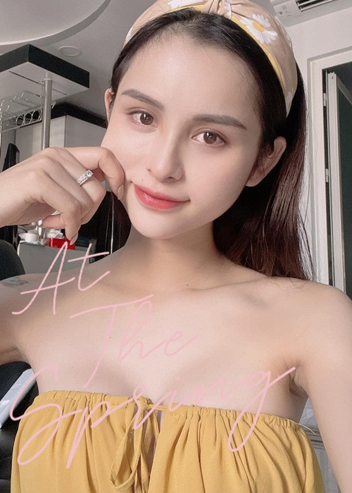 Trên trang cá nhân, Tường Vi thường xuyên đăng tải hình ảnh gợi cảm.