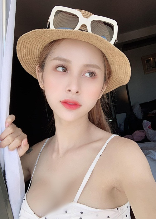 Mỹ nhân chuyển giới vừa phủ nhận bị lộ clip nhạy cảm được khen ngày càng xinh đẹp.