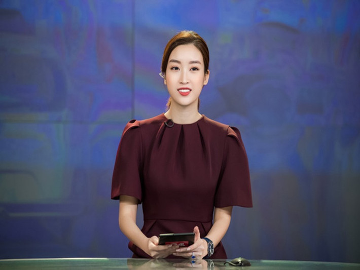 Không chỉ Thụy Vân, Đỗ Mỹ Linh cũng đam mê dẫn chương trình sau khi nổi tiếng. Năm 2018, Mỹ Linh xác nhận dẫn dắt chương trình Bản tin tiêu dùng 24h của VTV24. Sau đó, vì công việc quá bận rộn, cô tạm rút khỏi vai trò MC ở VTV.