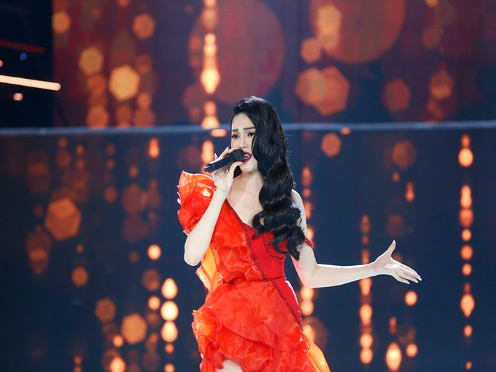 Năm 2019, Lily Chen giành danh hiệu á quân 1 cuộc thi Tình Bolero. Nhiều khán giả ưu ái đặt biệt danh cho cô là “ngọc nữ Bolero”. Ảnh: Phụ nữ Việt Nam