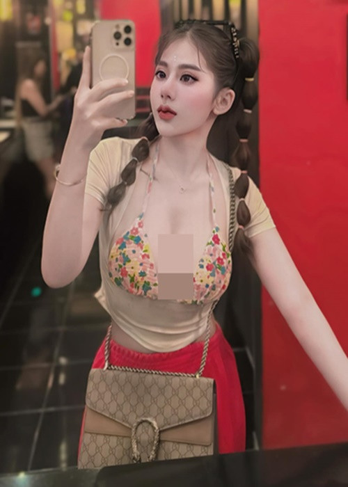 Đa số cư dân mạng cho rằng việc cô nàng mặc phản cảm khi bước ra nơi công cộng là không nên.