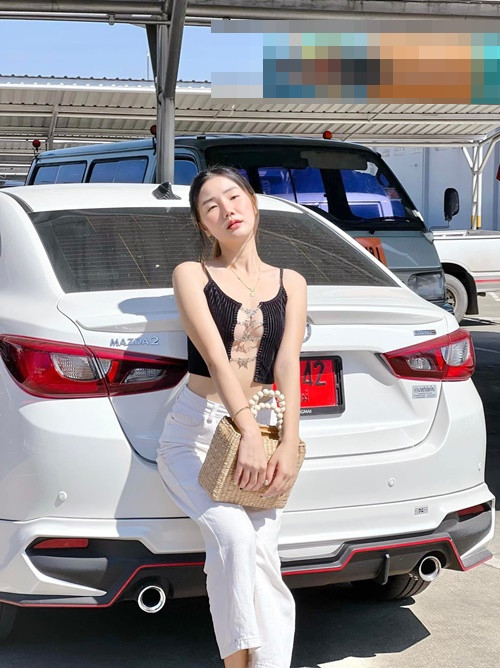 Mỗi bài đăng của hot girl hiện tại thu hút đến chục nghìn người thích, chia sẻ.