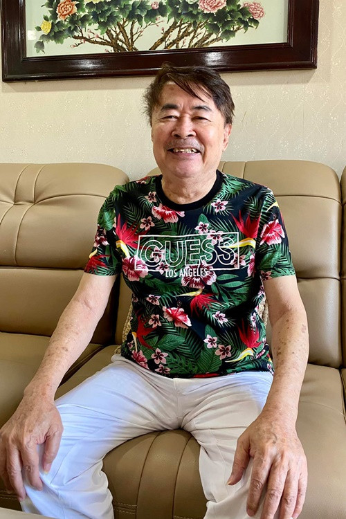 Nghệ sĩ Hai Nhất tên thật là Nguyễn Mai A, sinh năm 1948. Theo Quân Đội Nhân Dân, ông nhập ngũ năm 1967. Do có năng khiếu văn nghệ, ông được biên chế ngay vào đội văn công. Sau 8 năm mặc quân phục, ông bước chân vào nghiệp diễn xuất. Ảnh: Vietnamnet.