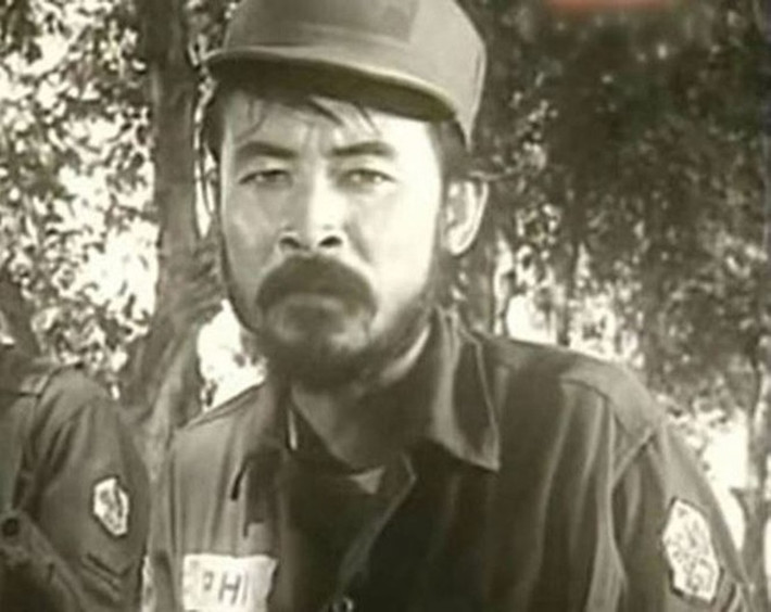 Theo Tiền Phong, bộ phim đầu tiên nghệ sĩ Hai Nhất tham gia là Mùa nước nổi. Trong phim, ông được đạo diễn Hồng Sến cho đóng vai vai tên viên đồn trưởng Phi - một kẻ gian ác nhưng lại hèn nhát. Ảnh: Tiền Phong.