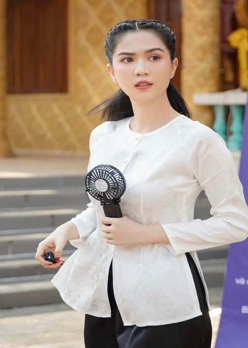Chân dài ban đầu định thực hiện kế hoạch này trong năm 2023. Tuy nhiên, Ngọc Trinh vướng vòng lao lý vào tháng 10/2023 và nhận án treo vào đầu tháng 2. Vì vậy, người đẹp chưa thể thực hiện kế hoạch thiện nguyện như đã định.