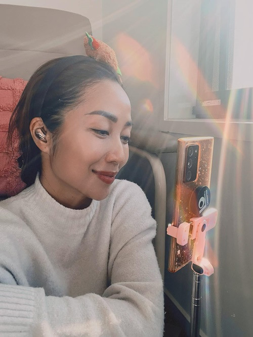 Nữ MC hài lòng với cuộc sống hiện tại. Ốc Thanh Vân viết: “An yên lắm nhưng có mục tiêu! Biết mình đang làm gì. Bận thật nhưng là cái "bận trong kiểm soát". Bận "bị động" là bị mắc kẹt trong nó. Này dễ stress nha! Cực chắc chắn có nhưng không có khổ nha. "Cực khổ" là khái niệm khác. Đừng than giùm mình. Mình đang vui mà”.
