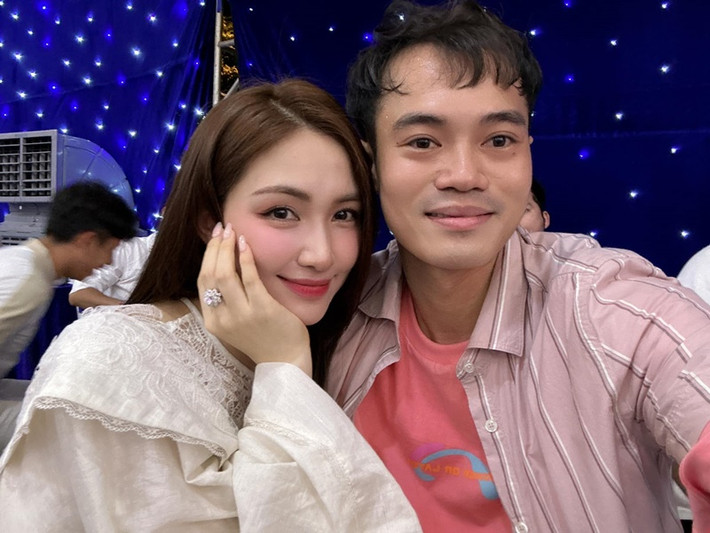 Tình bạn giữa Hòa Minzy và cầu thủ Văn Toàn đã được 10 năm. Ảnh: FBNV.