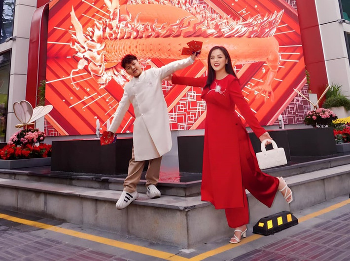 "Ngoài sự lớn lên từng ngày của em bé trong bụng, tôi còn chứng kiến sự lớn lên của bé Be, rất ra dáng một người anh trai. Cậu bé hào hứng và vô cùng trông đợi có em", Thu Quỳnh bày tỏ.